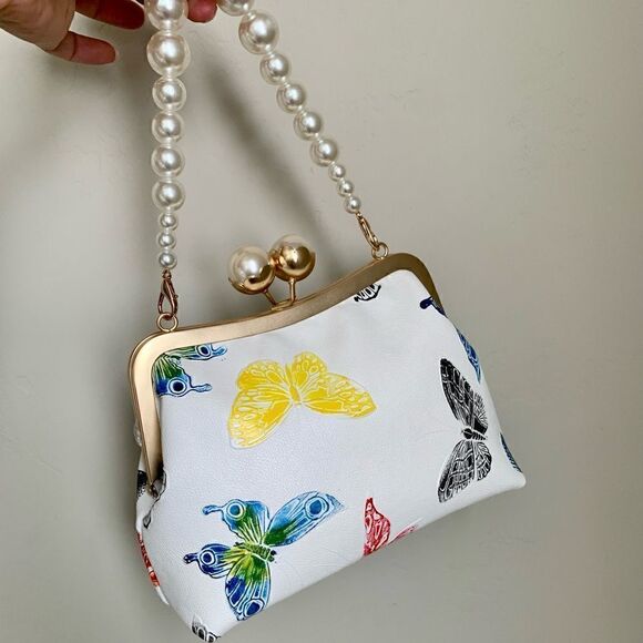 Handmade Genuine Leather Butterfly Embossed Kisslock Clutch with Small Purse Set - Picture 7 of 16